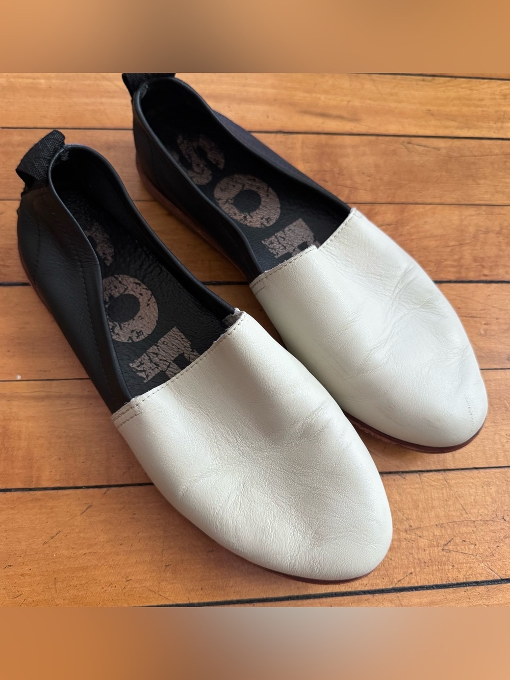 Sorel Black & White Leather Slip on Flats loafers
